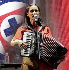 julieta venegas y cruz azul
