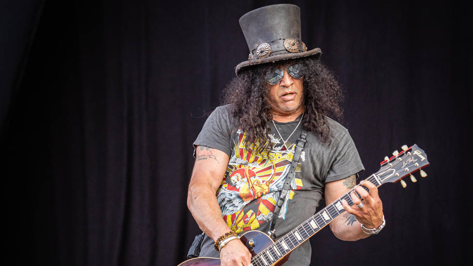 Slash (Guns N' Roses) explica por qué no compra guitarras de estrellas del rock