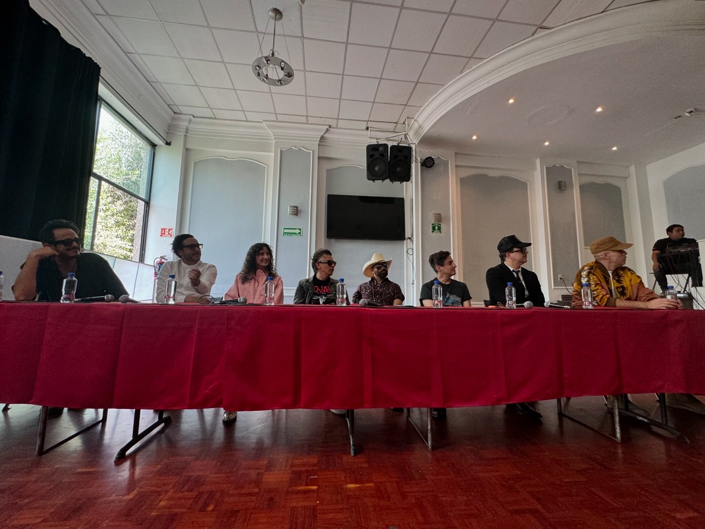 kinky, kaia lana, motel , conferencia la maraka (2)