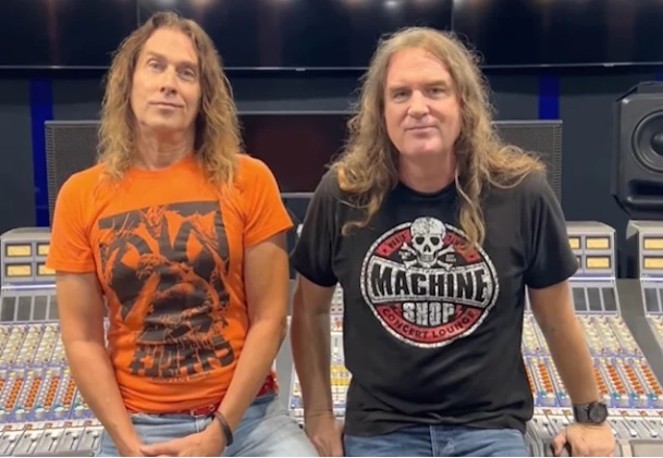 Ex guitarrista de MEGADETH JEFF YOUNG habla sobre su nueva banda original
