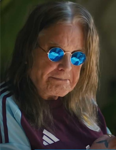 Ozzy Osbourne presentan la nueva camiseta del Aston Villa