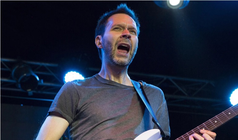 Paul Gilbert se estremece al recordar su primera banda amateur