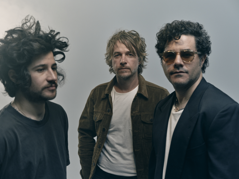 Rey Pila vuelve a sus raíces indie sleaze con Ojos de Terror