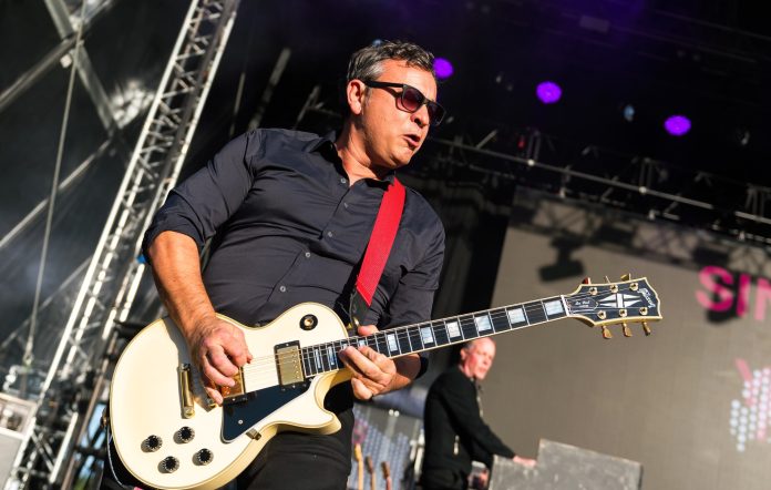 Manic Street Preachers lanzará su nuevo sencillo 'Decline & Fall'