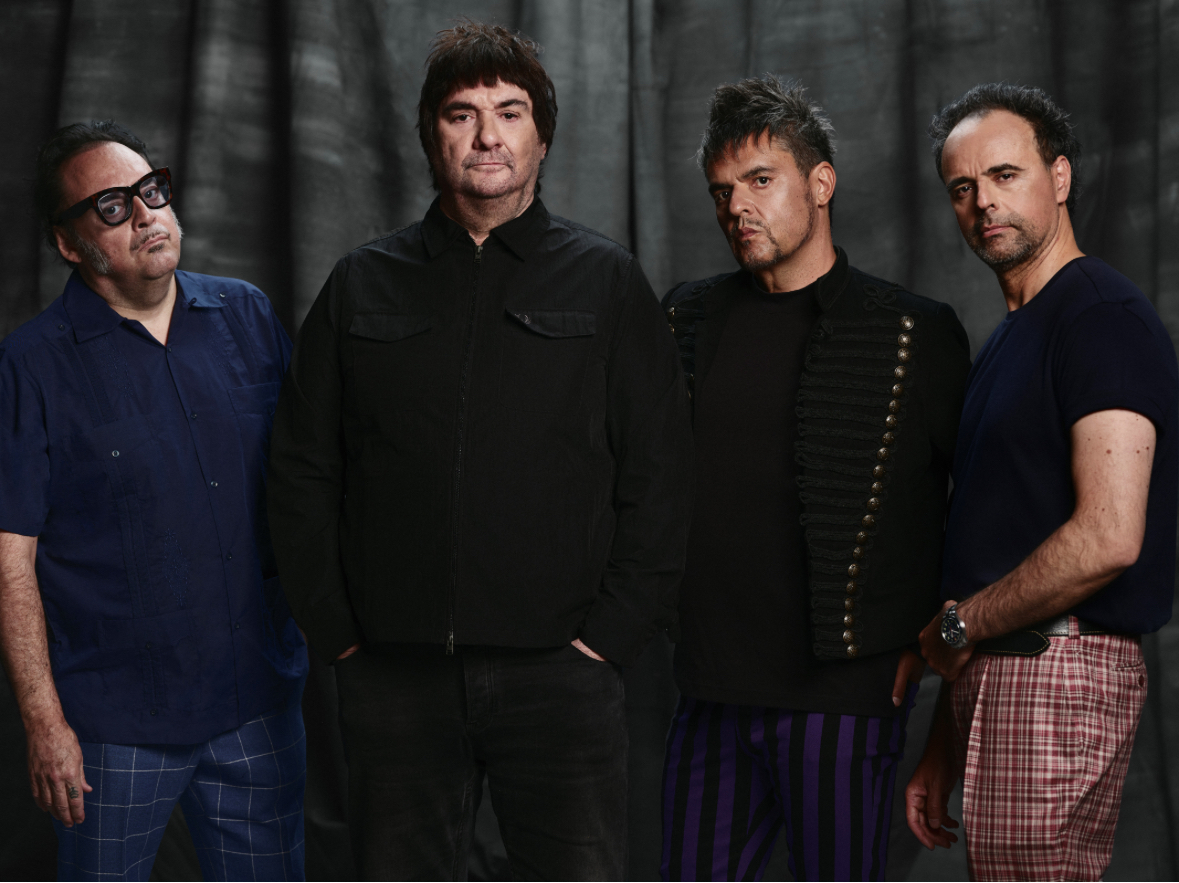 Los Tres firma con Universal Music y estrena la versión en vivo de "Moizefala"
