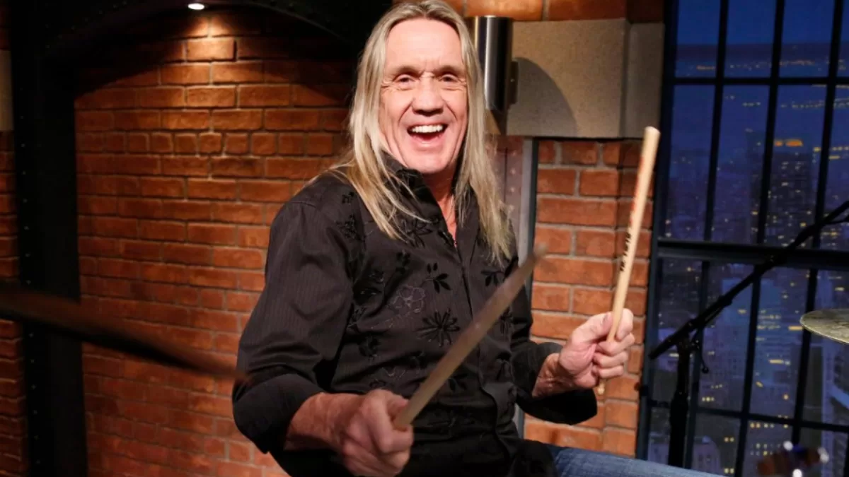 Nicko McBrain reaparece en público tras su retiro de Iron Maiden