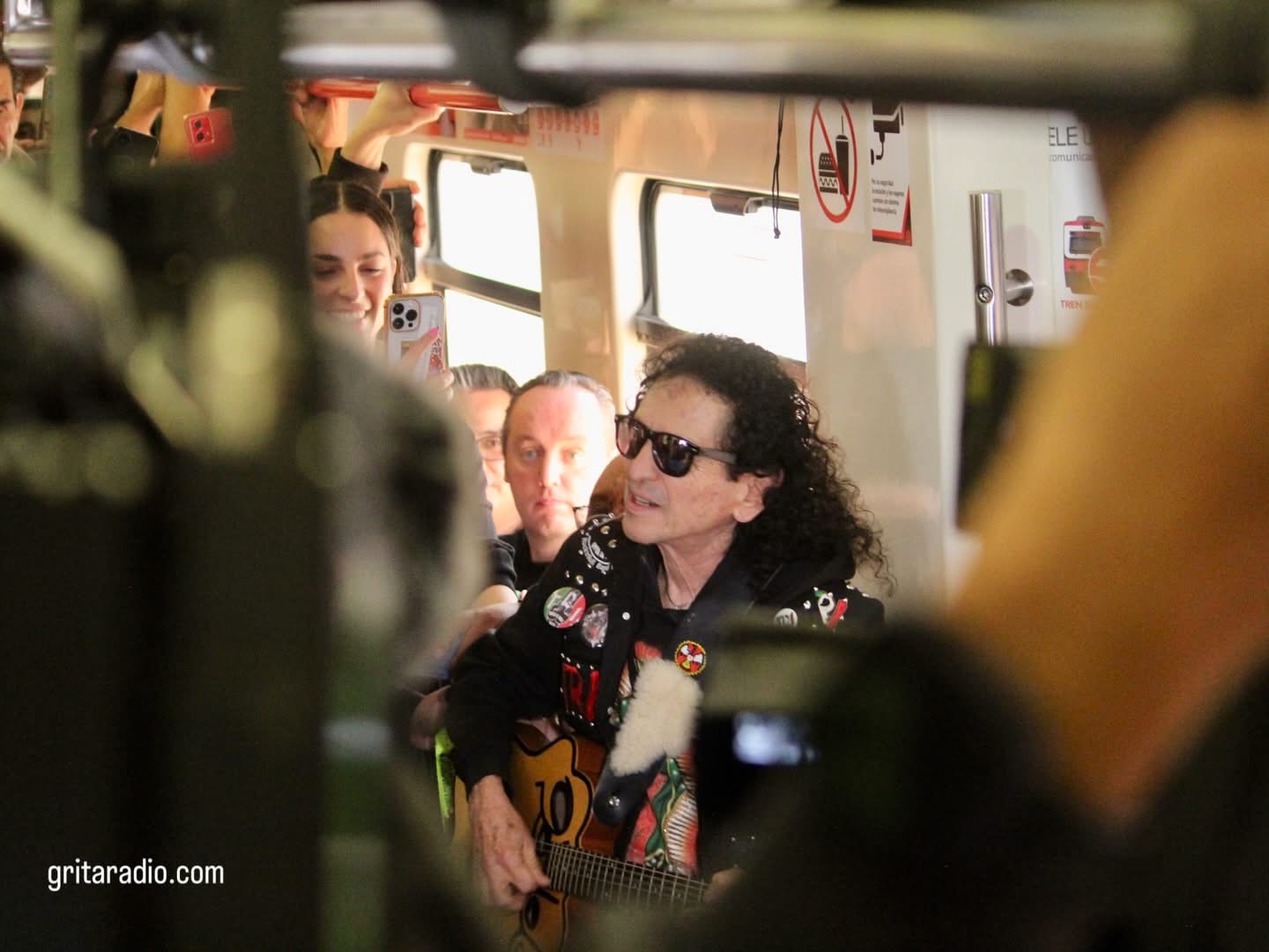 El Tri concierto en el tren Suburbano