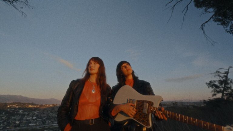 Deep Sea Diver está compartiendo "Let Me Go", su colaboración con la compositora y cantante ganadora del Grammy Madison Cunningham