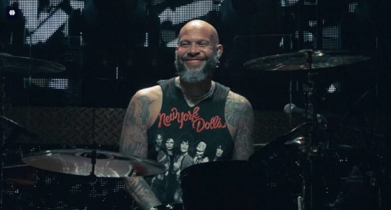 Guns N' Roses anuncia la salida del baterista Frank Ferrer