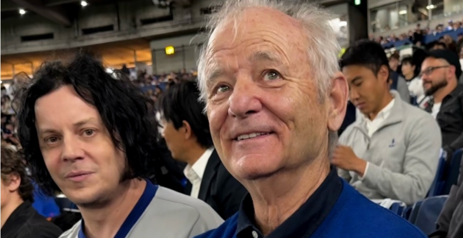 Jack White y Bill Murray se sentaron uno al lado del otro en un partido de los Cubs en Japón