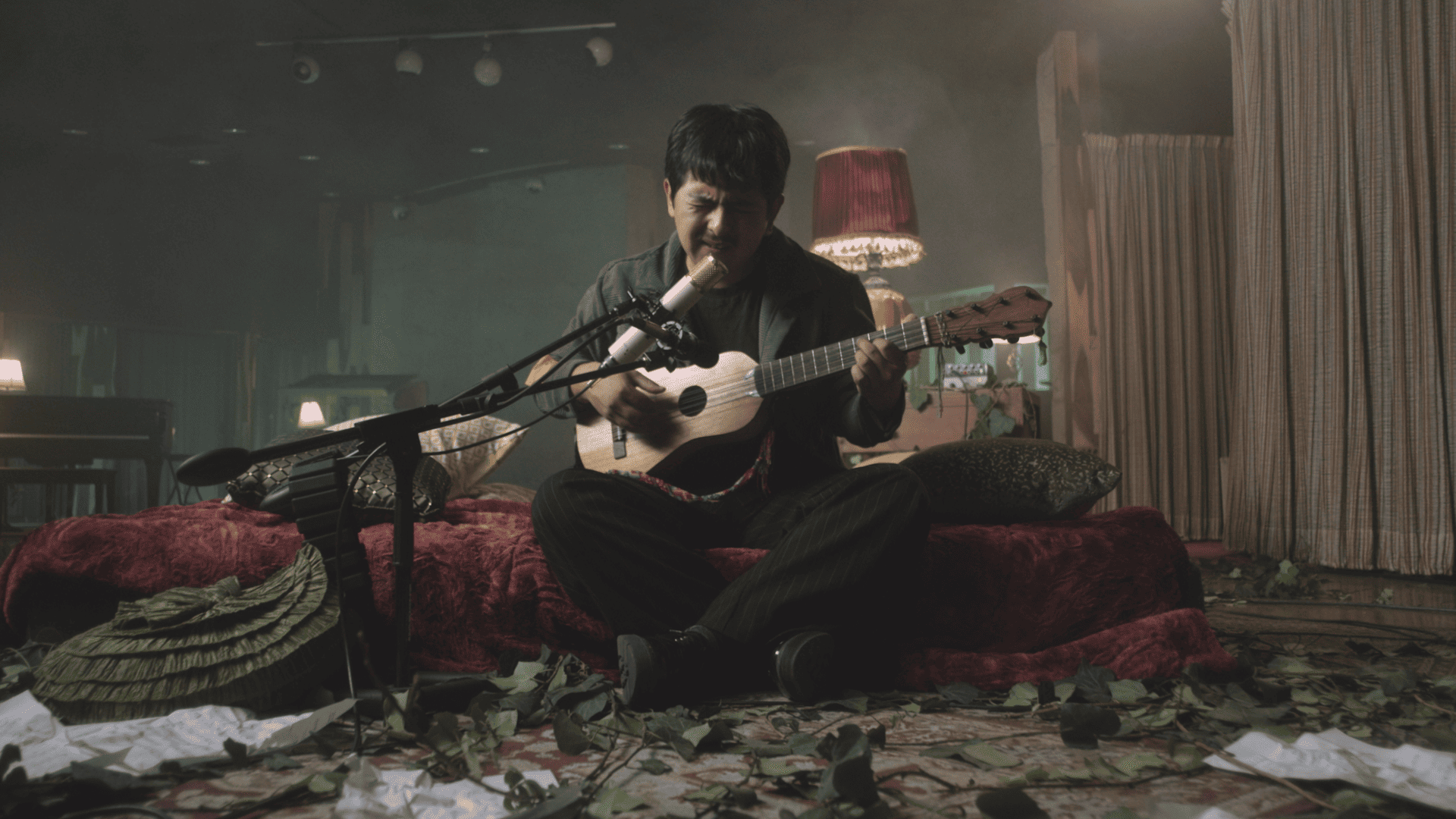 MACARIO_VIDEOCLIP_OFF1_16x9.00_00_18_05.Imagen fija003 (1)