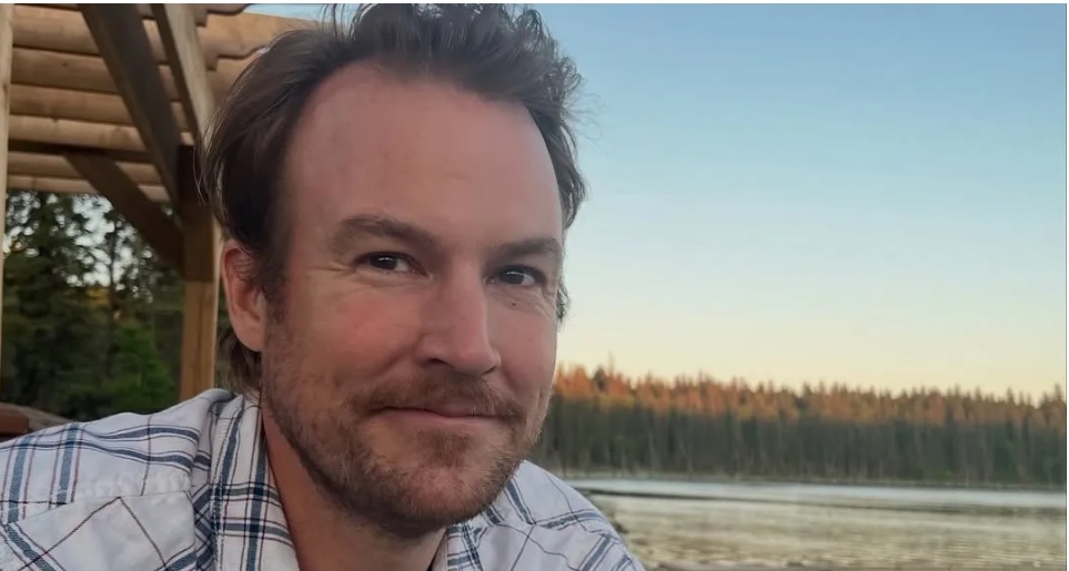 Brendan Berg, bajista de la banda canadiense de indie rock Royal Canoe, murió en un accidente automovilístico