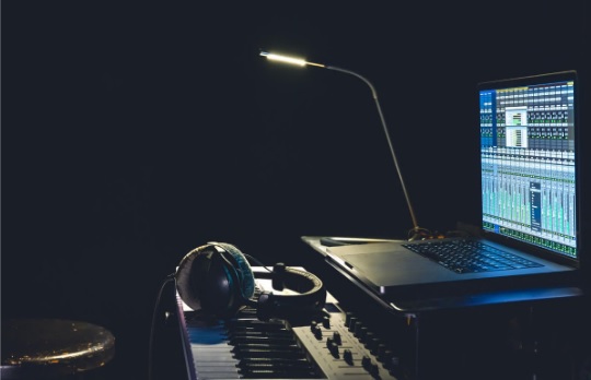 Cómo la música y la estética pueden influir en la experiencia del usuario en plataformas online