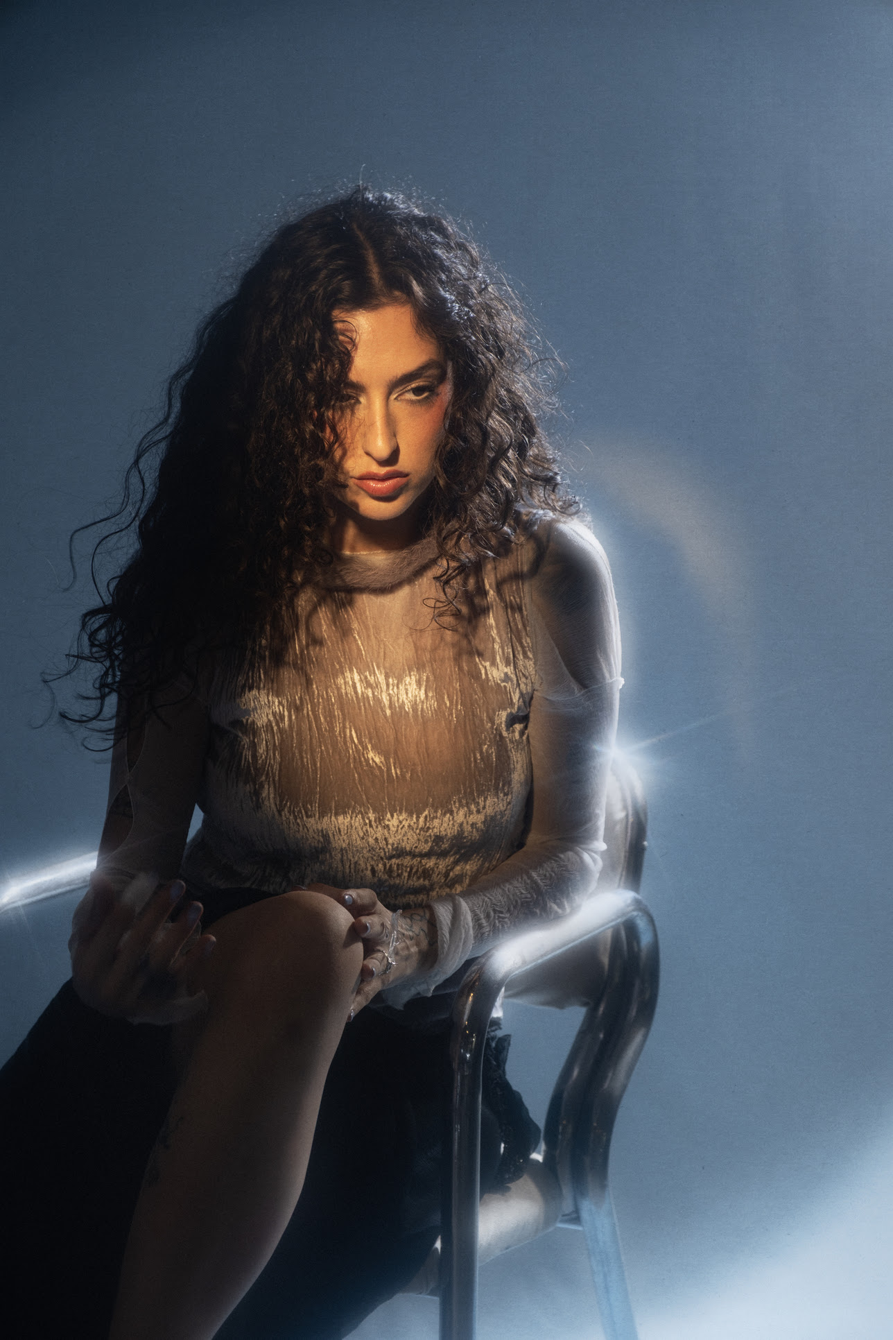PUPA EMERGE DE LA CRISALIDA CON SU ALBUM HOLA DESDE LEJOS