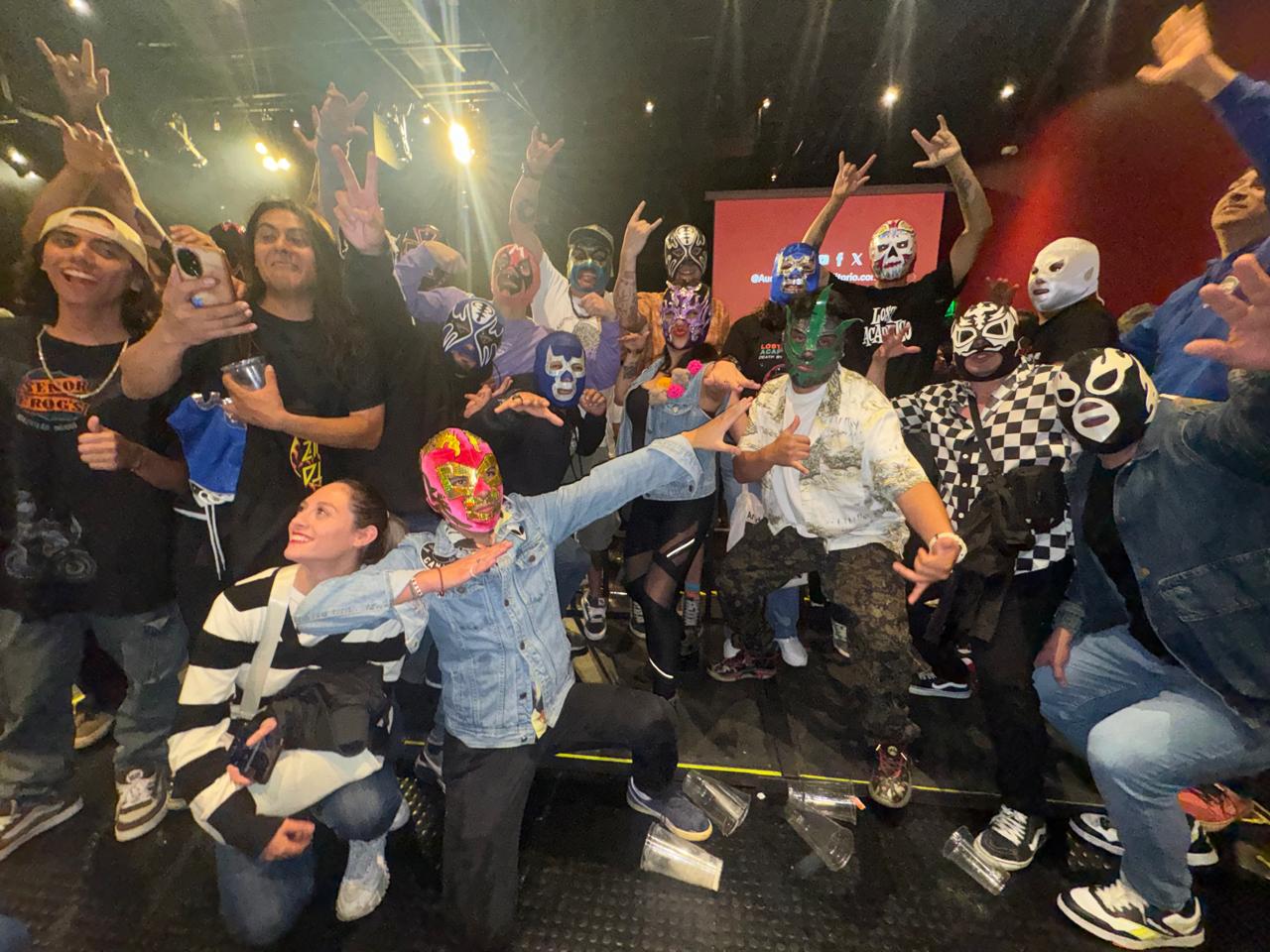 FANS LOST ACAPULCO (4)