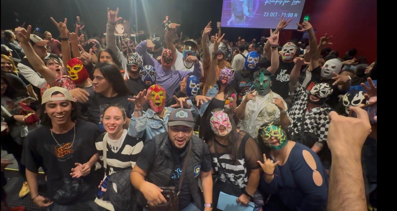 FANS LOST ACAPULCO (7)