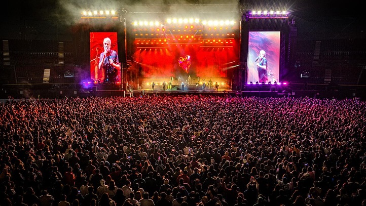 AUTENTICOS DECADENTES ESTADIO ALFREDO HARP HELÚ