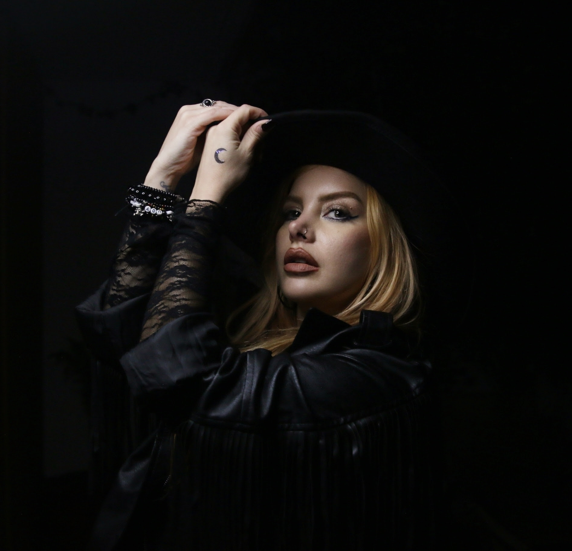 FUZZ INMORTALIZA AL SEÑOR LEYENDA EN UNA BALADA DE ROCK CINEMATOGRÁFICA