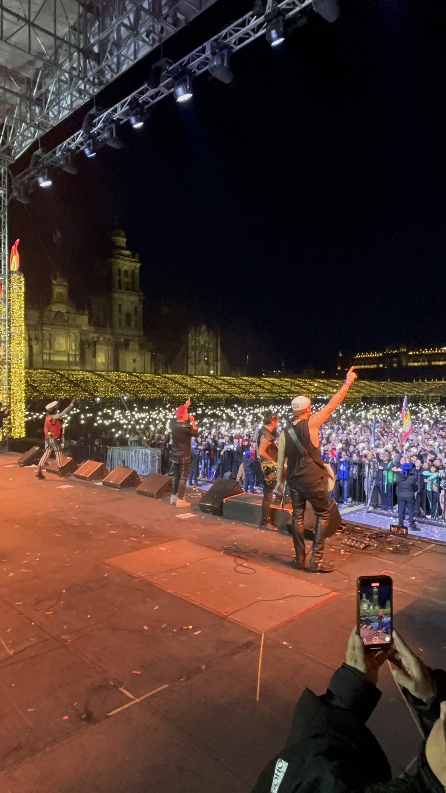 REÚNE 80 MIL ASISTENTES CONCIERTO DE LAS VÍCTIMAS DEL DOCTOR EN EL ZÓCALO