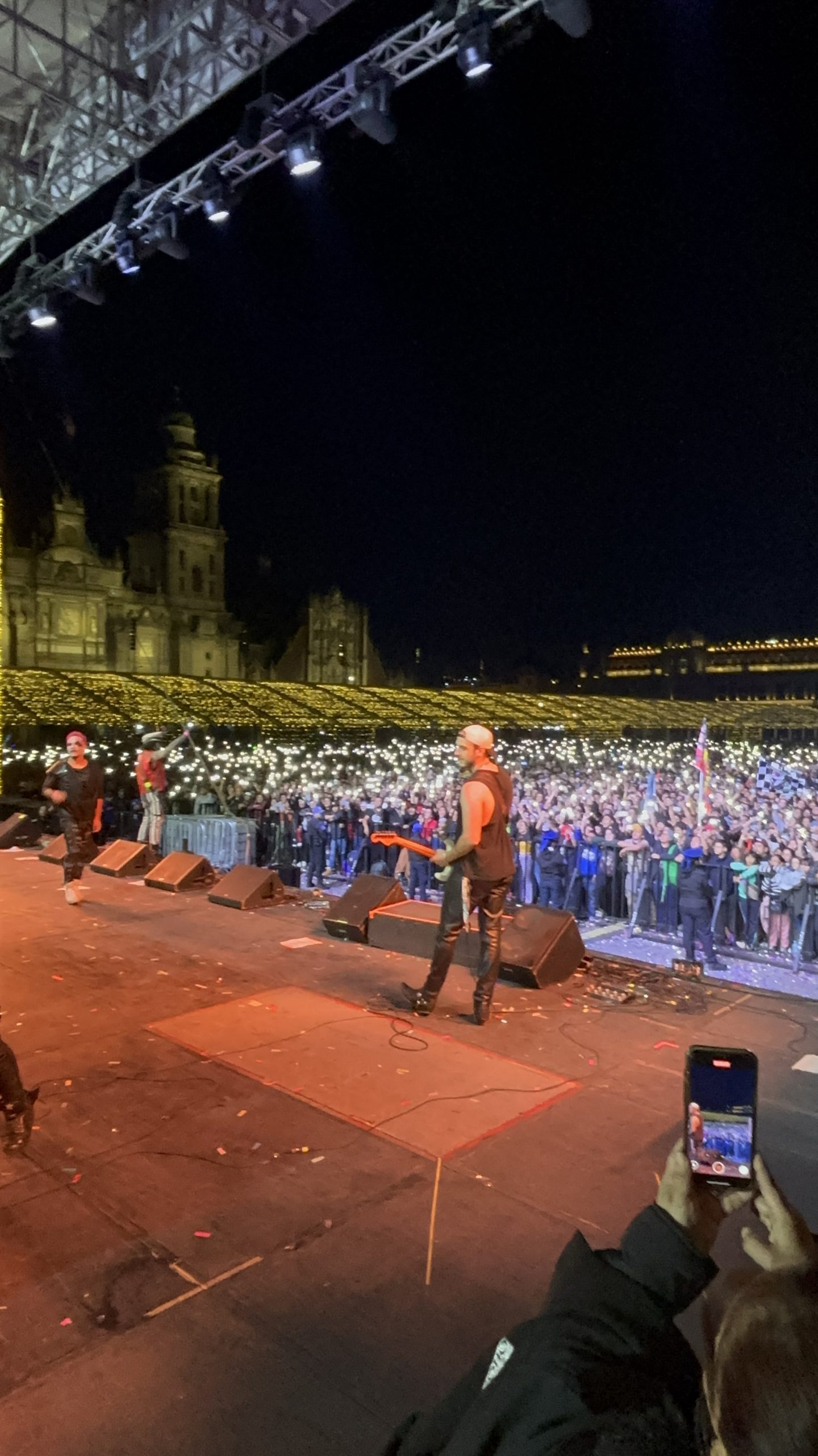 REÚNE 80 MIL ASISTENTES CONCIERTO DE LAS VÍCTIMAS DEL DOCTOR EN EL ZÓCALO