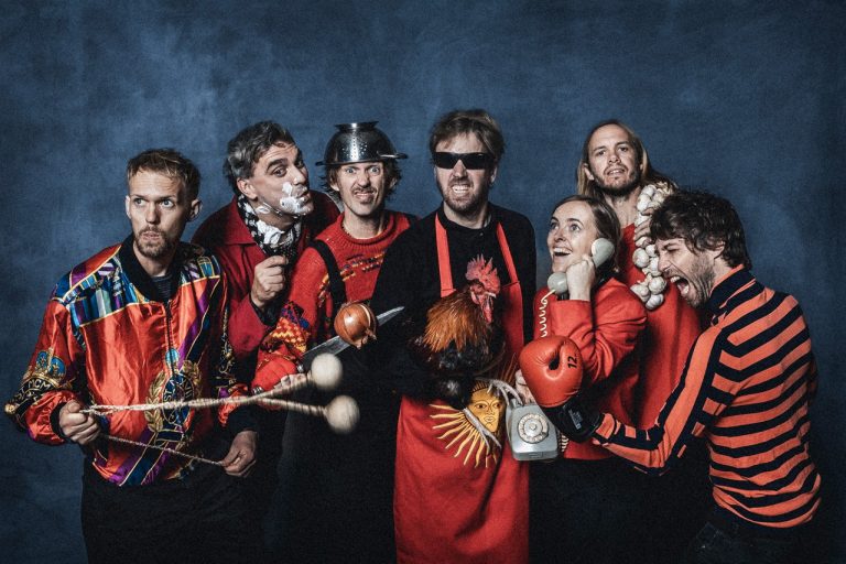 El Plan de la Mariposa & Los Pericos presentan “Amor Bonsai”