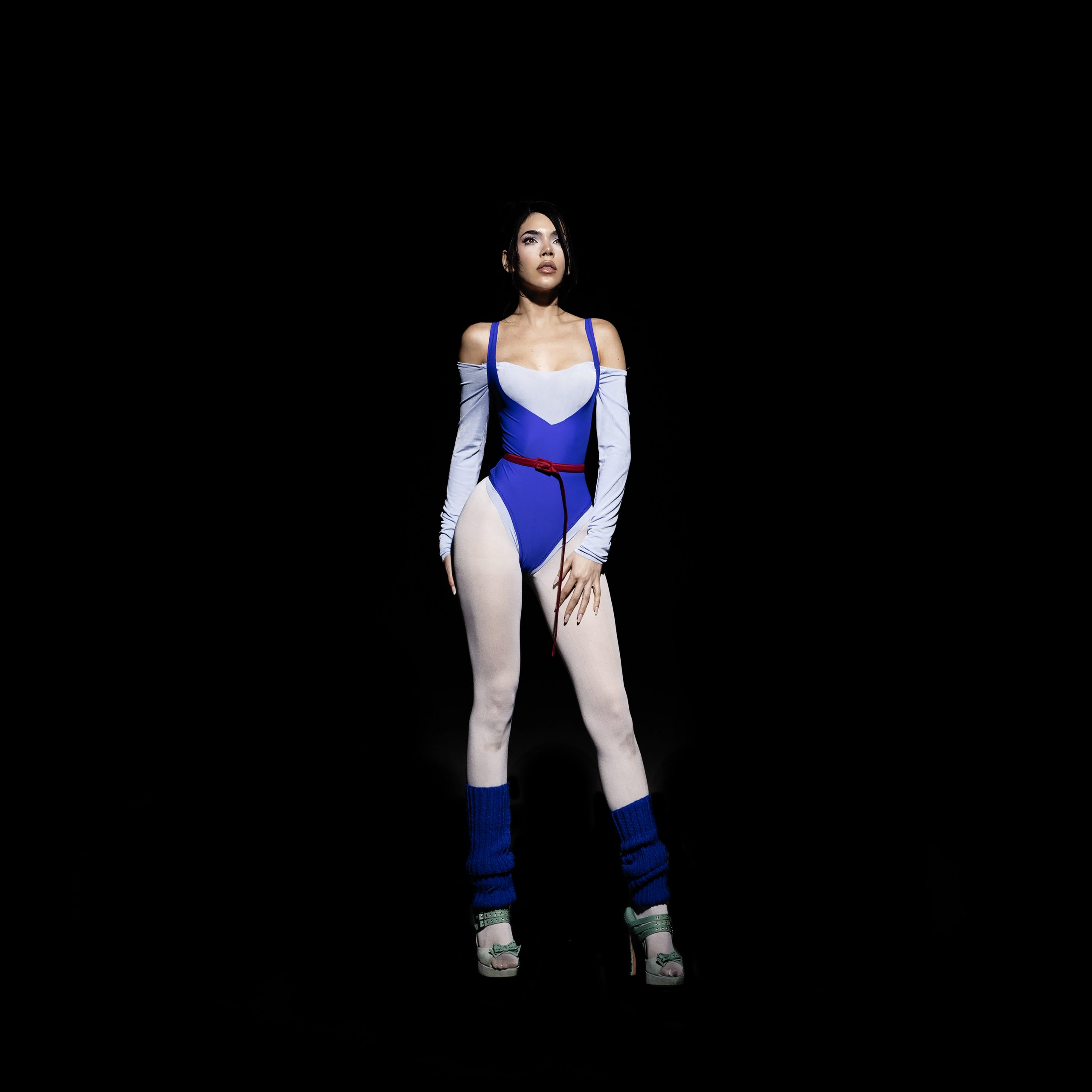 KENIA OS CONQUISTA CORAZONES UNA VEZ MÁS CON “UNA Y OTRA VEZ”,