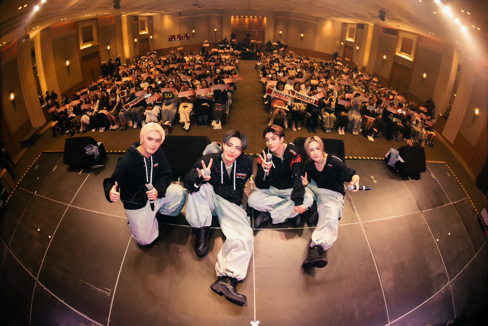 WOLF HOWL HARMONY completa su primer concierto fuera de Japón