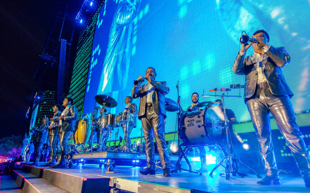 La Arrolladora Banda El Limón