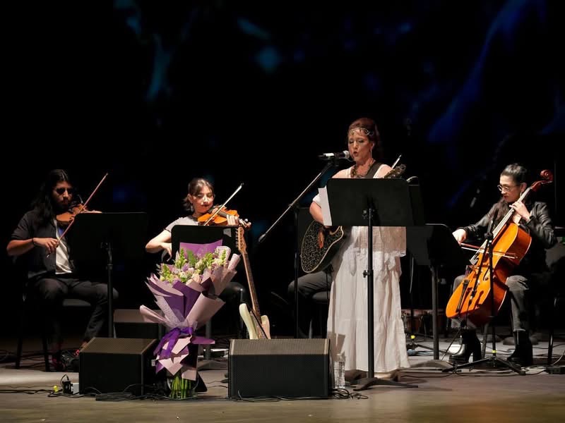 Tere Estrada, sirena de las letras y la musica en donde presentó su nuevo álbum “Nube Volcán”.