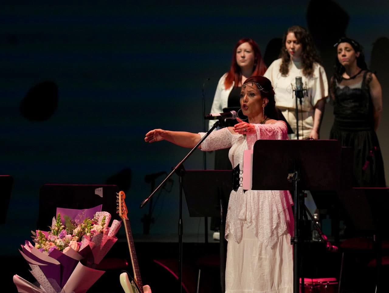 Tere Estrada, sirena de las letras y la musica en donde presentó su nuevo álbum “Nube Volcán”.