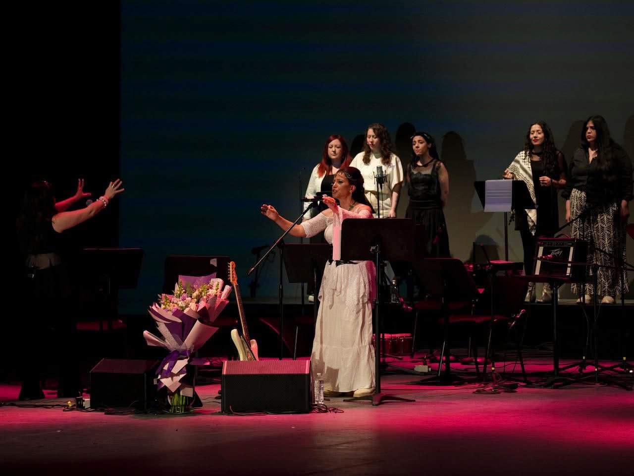 Tere Estrada, sirena de las letras y la musica en donde presentó su nuevo álbum “Nube Volcán”.