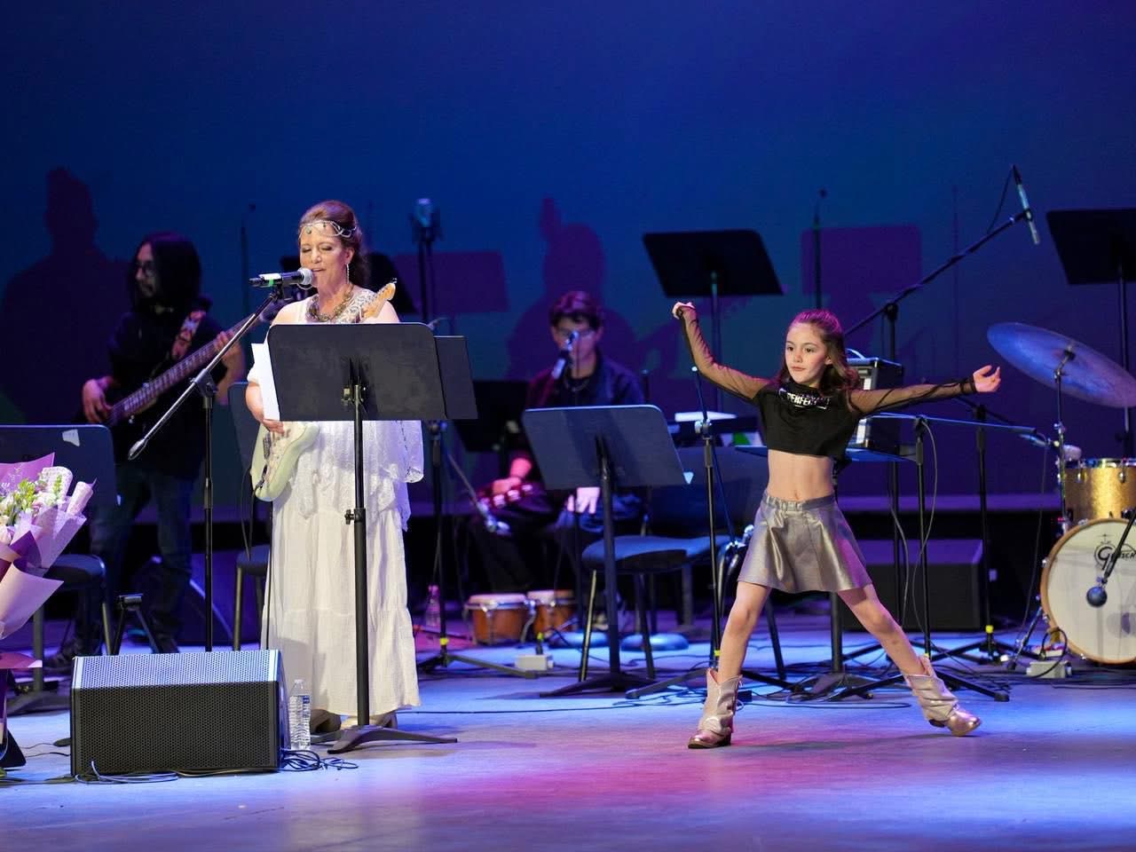 Tere Estrada, sirena de las letras y la musica en donde presentó su nuevo álbum “Nube Volcán”.