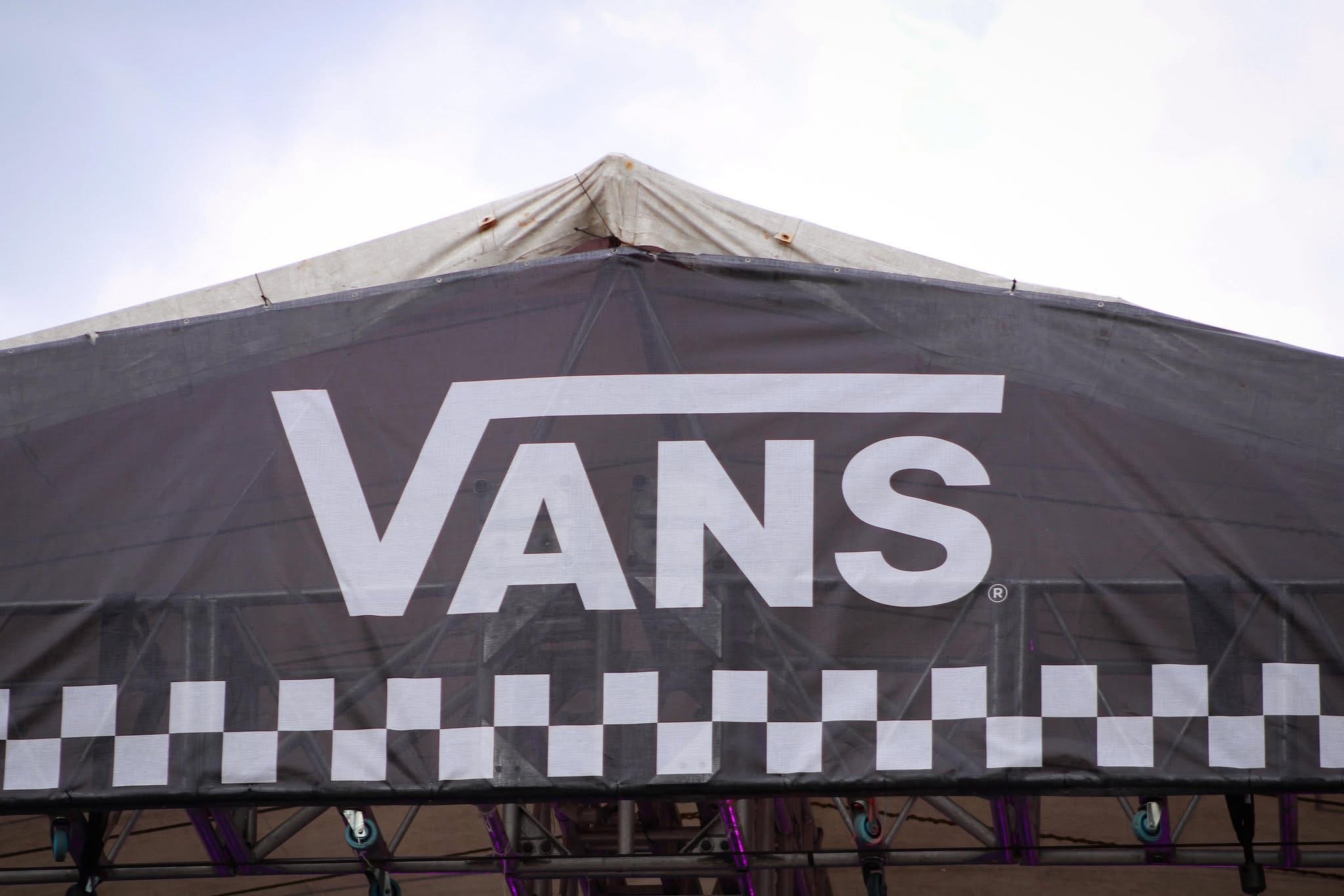 Vans celebra 60 aniversario en Monumento a la Revolución