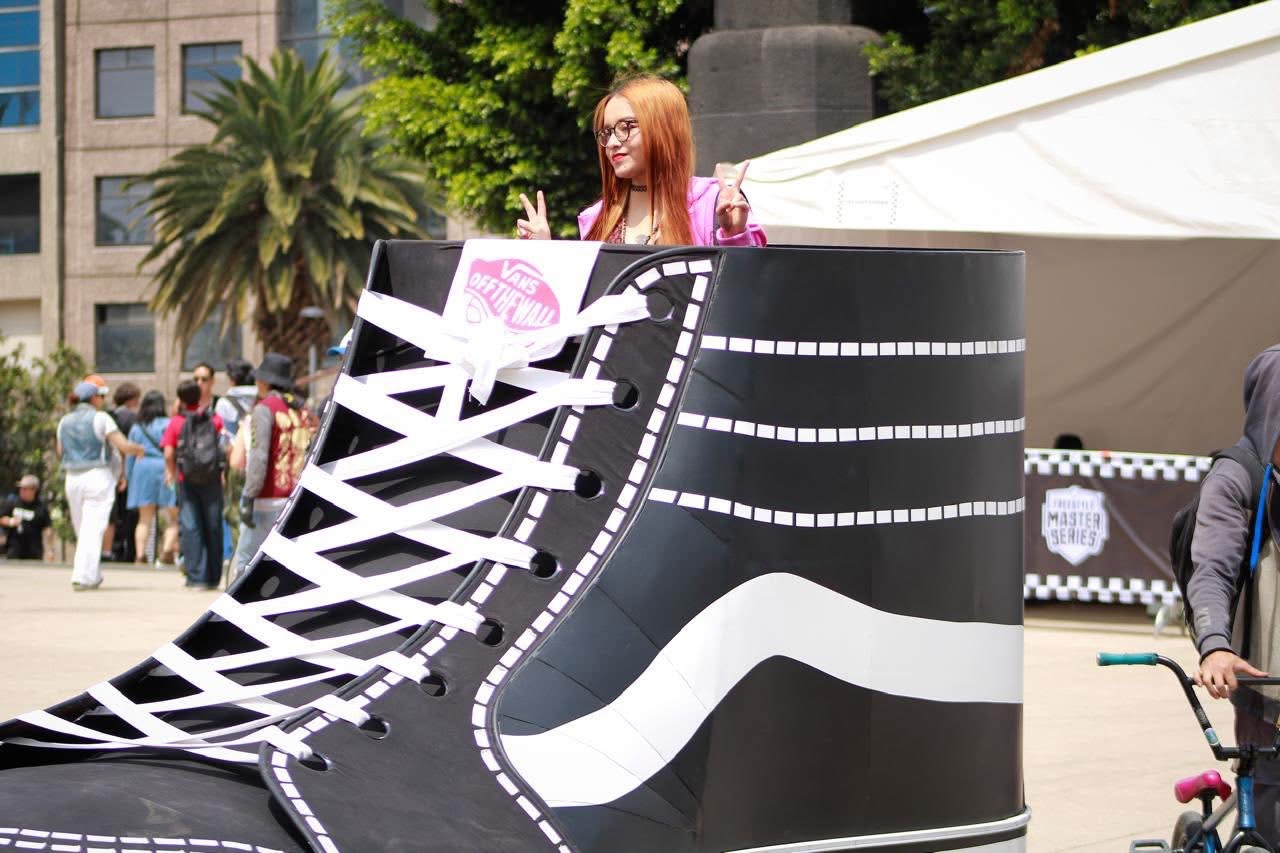 Vans celebra 60 aniversario en Monumento a la Revolución