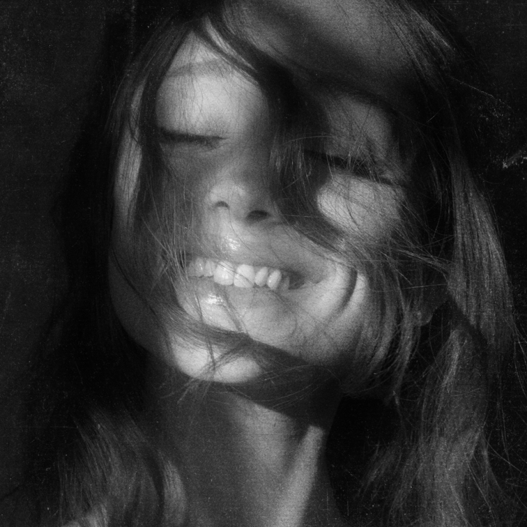 ARIANA GRANDE ANUNCIA SU OCTAVO ÁLBUM DE ESTUDIO PETAL