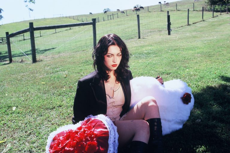 VIOLET GROHL LANZA SU NUEVA CANCIÓN COOL BUZZ