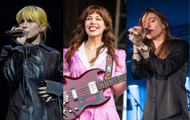 Hayley Williams invita a Jenny Lewis y Julien Baker al show en Los Ángeles.