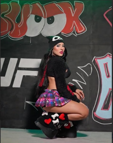 KARLY B enciende la fiesta con Préndelo