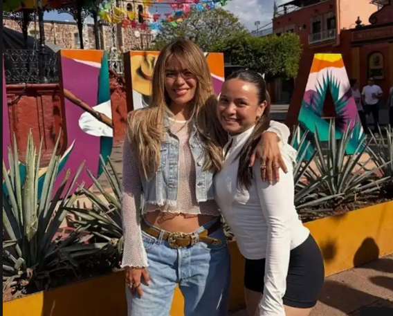 Visita Tequila la cantante Karol G para promover internacionalmente sus tradiciones